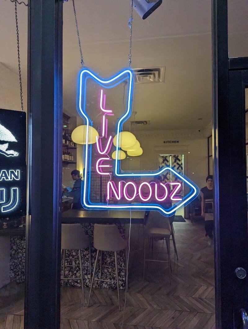 live noodz sign
